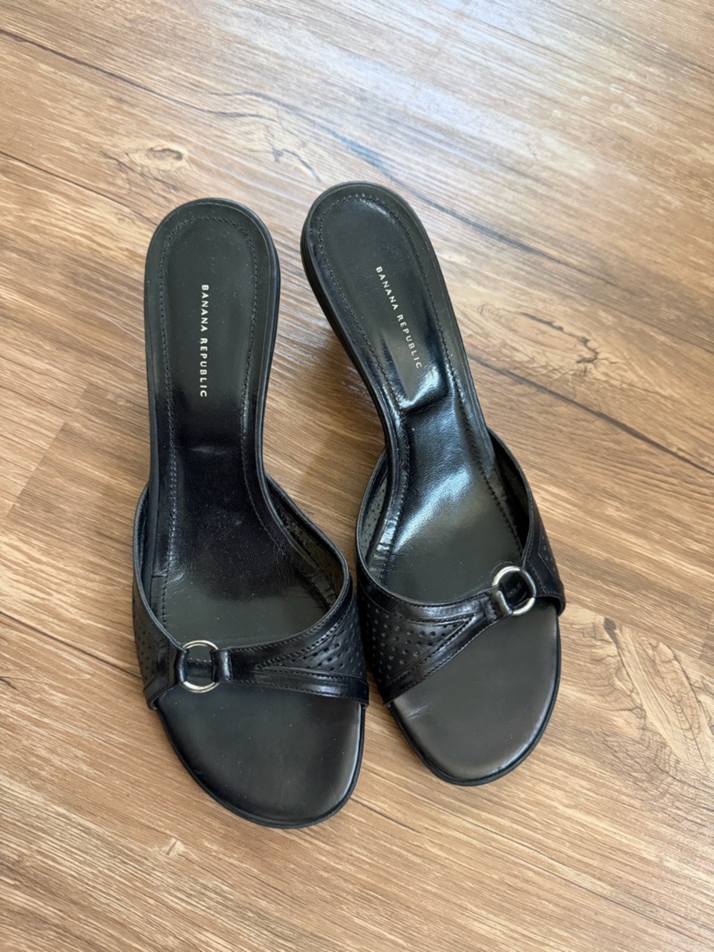 Vintage Banana Republic Black Leather Open-Toe Kitten Heel Mule kitten heels - Picture 3 of 9